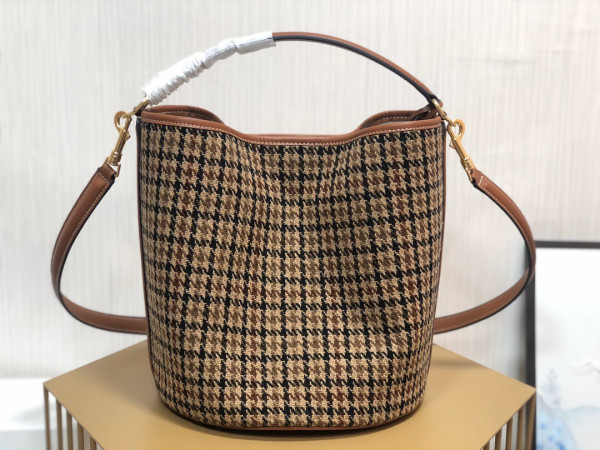 Ce**e teen bucket 16