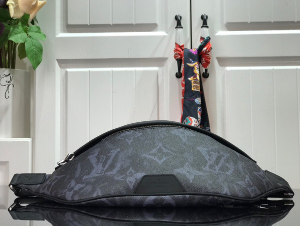 l**is V*t*n discovery bumbag