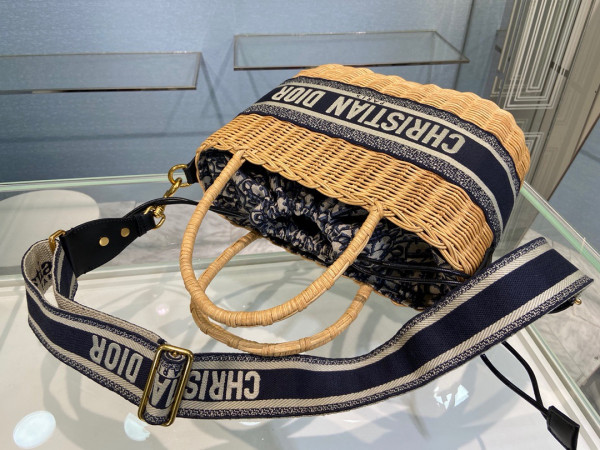 D*or wicker basket bag