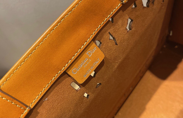 large D*or book tote