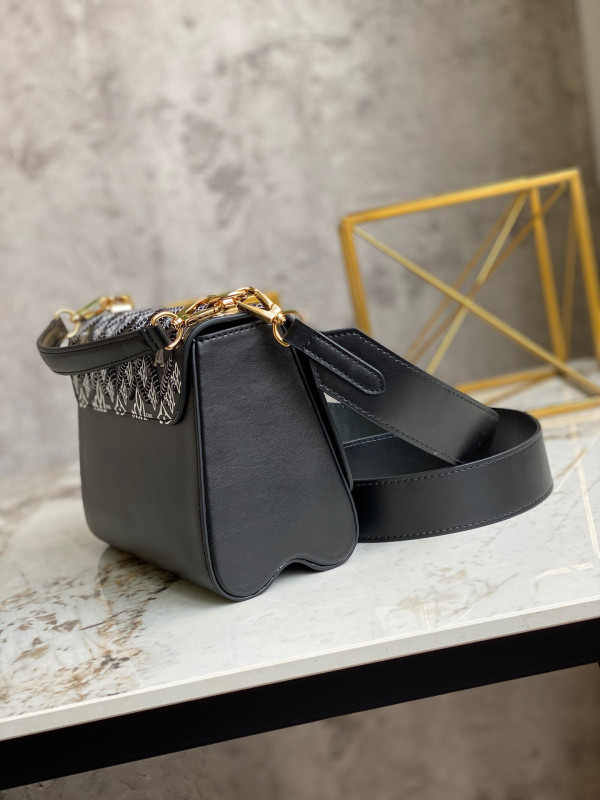 l**is V*t*n since 1854 twist mm