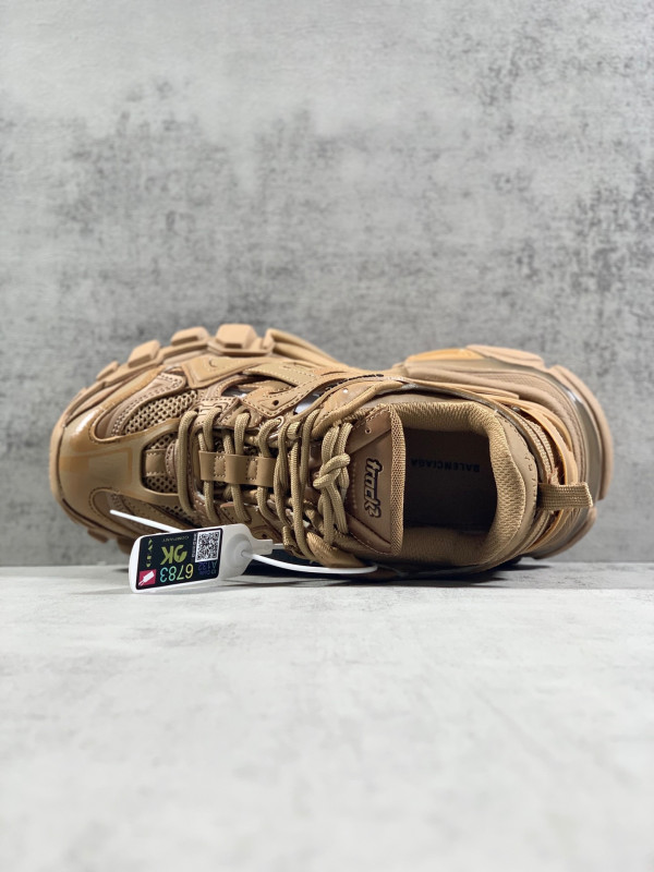 Ba*len*cia*ga track.2