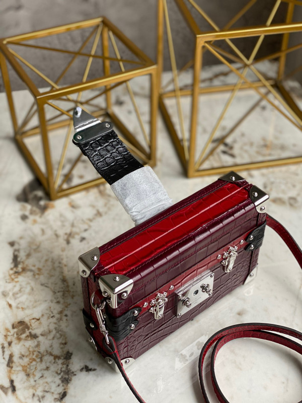 l**is V*t*n petite malle