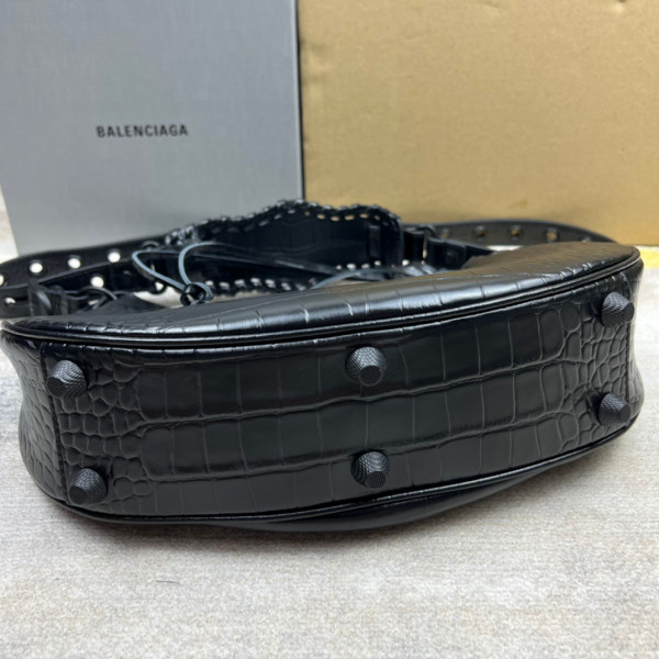 Ba*len*cia*ga women''s le cagole small shoulder bag