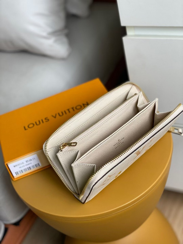 l**is V*t*n zippy wallet