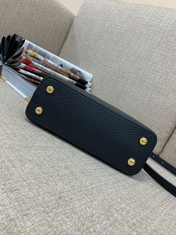 l**is V*t*n capucines mini