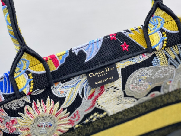 large D*or book tote