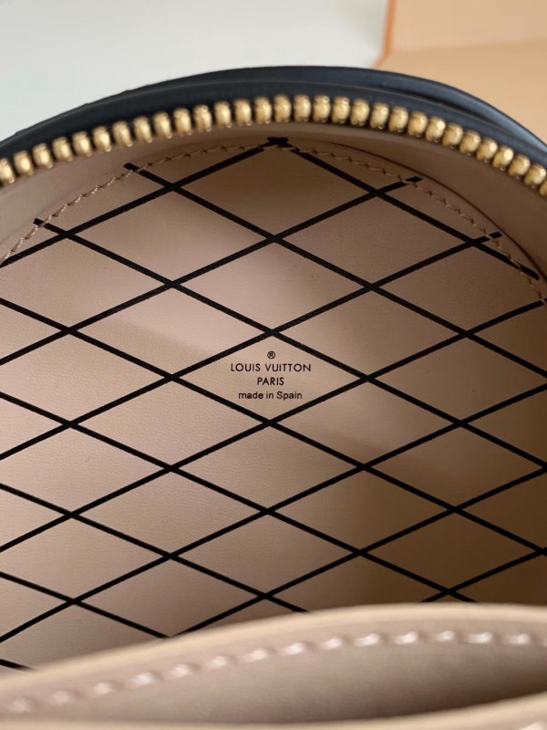 l**is V*t*n mini boite chapeau