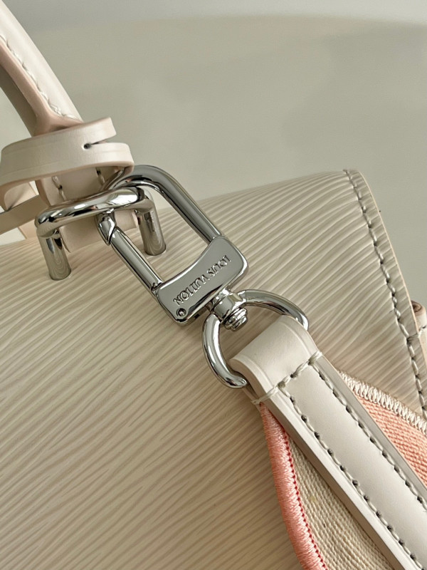 l**is V*t*n cluny bb