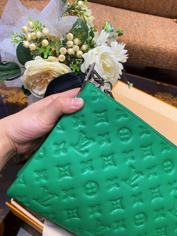 l**is V*t*n coussin pm