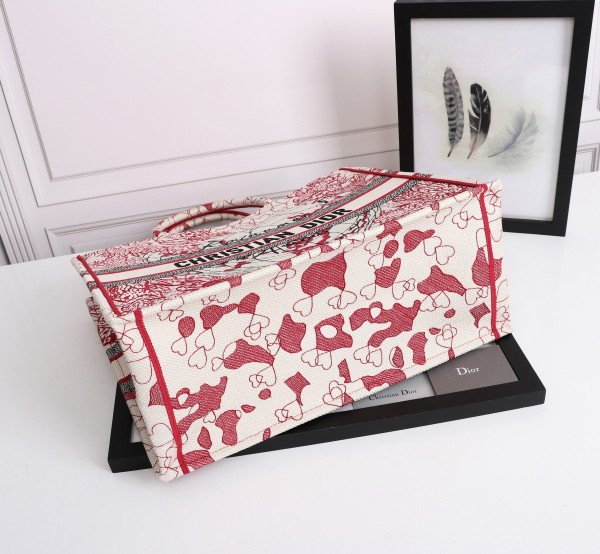 large D*or book tote