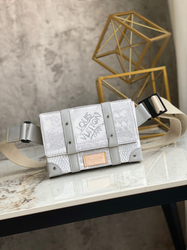 l**is V*t*n trunk slingbag