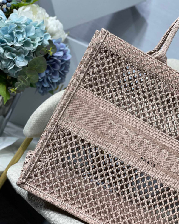 large D*or book tote