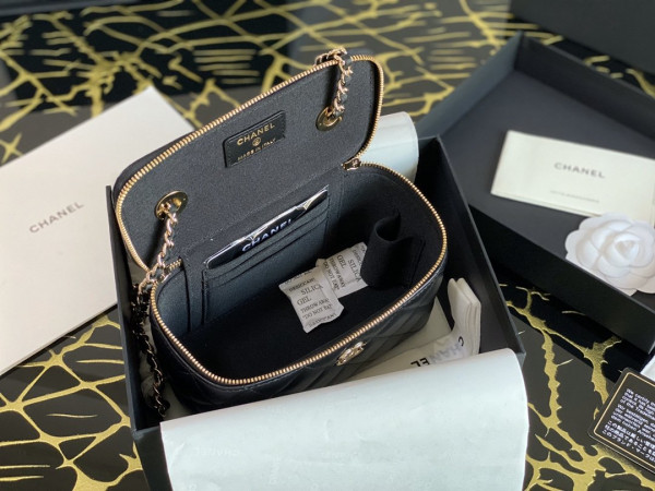 CL SMALL VANITY WITH CLASSIC CHAIN