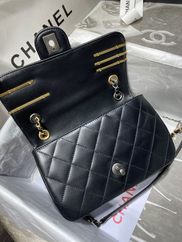 CL SMALL FLAP BAG