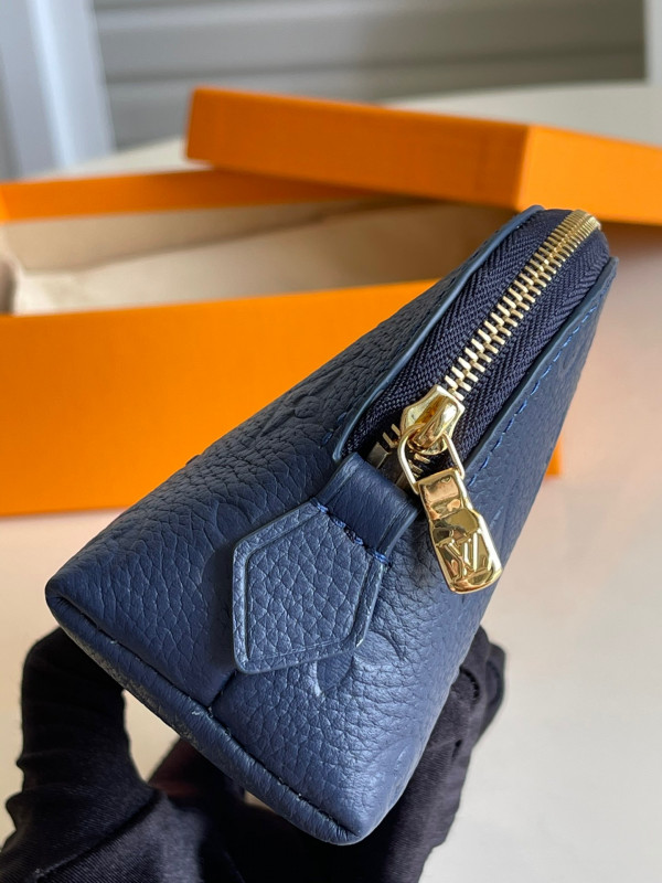 l**is V*t*n cosmetic pouch