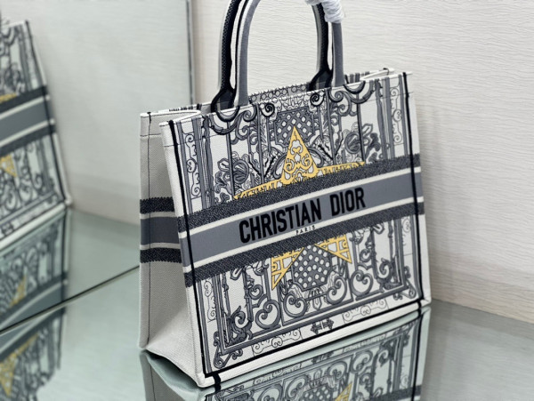 large D*or book tote