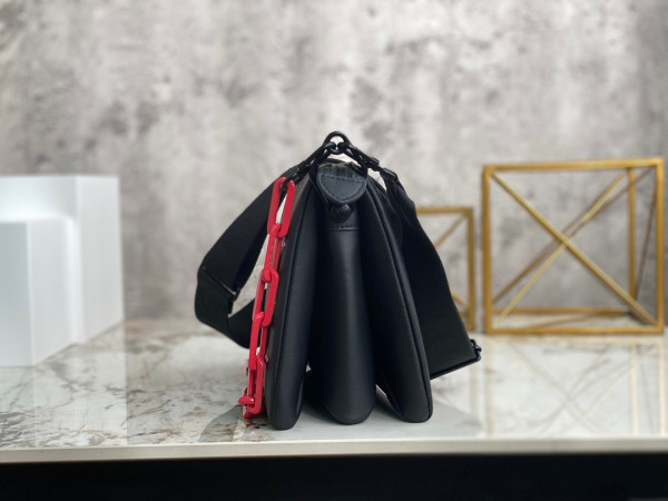 l**is V*t*n coussin pm