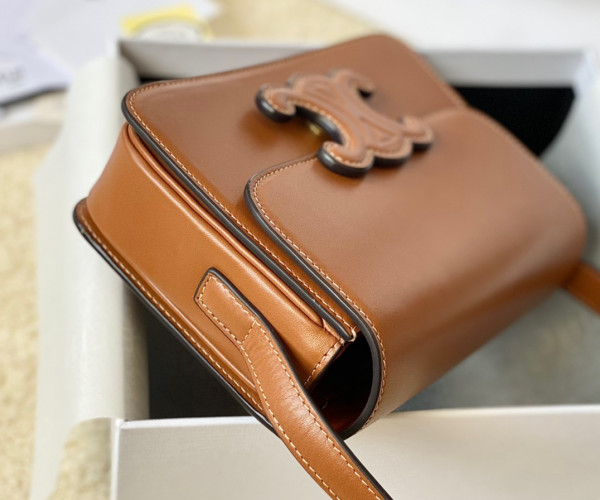 Ce**e teen triomphe bag