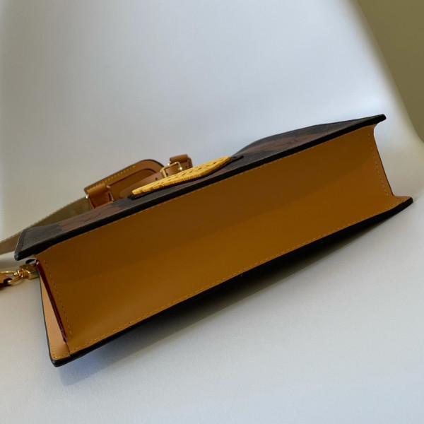 l**is V*t*n sac plat cross