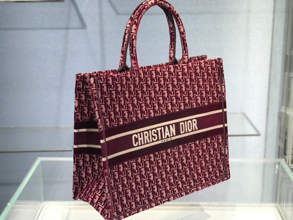 large D*or book tote