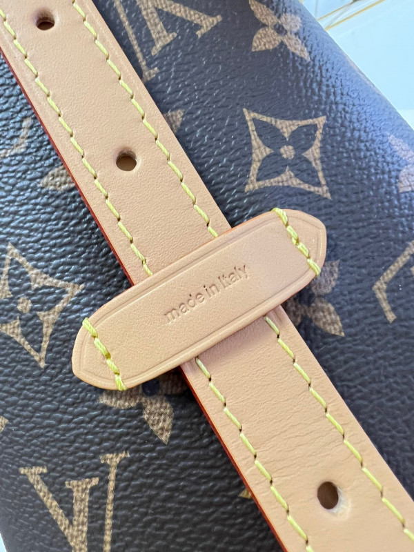 l**is V*t*n carryall pm