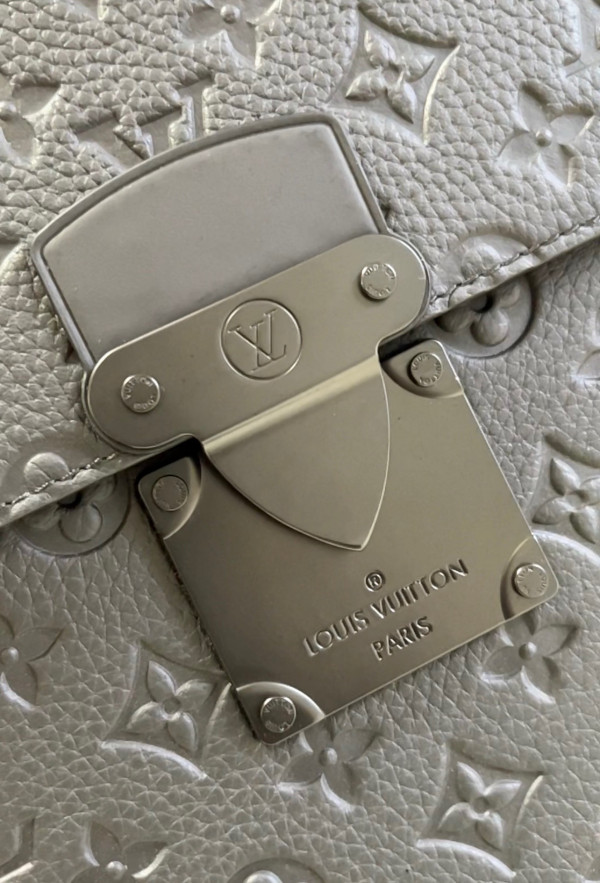 l**is V*t*n s lock briefcase