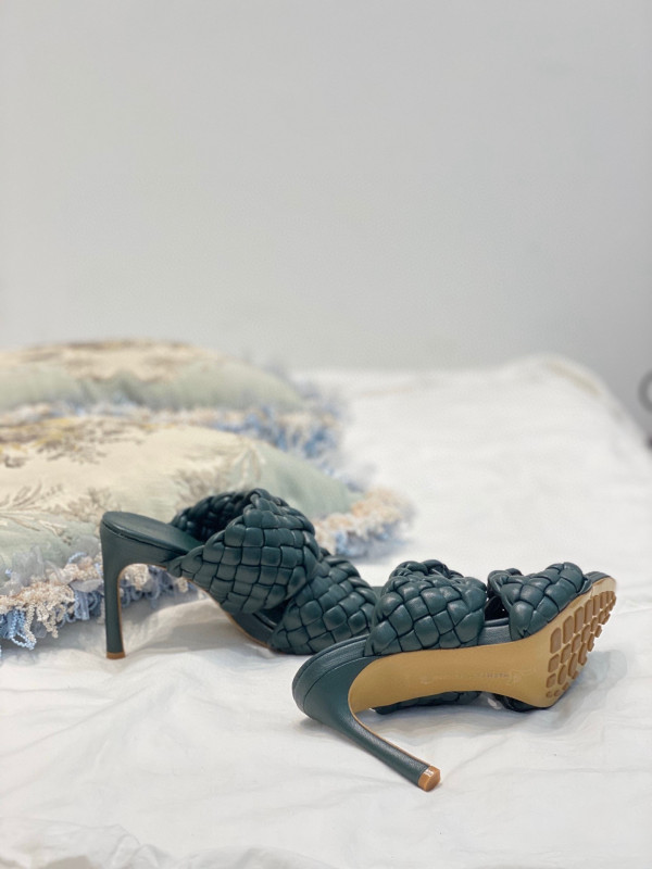 Bo*te*ga ve*ne*ta curve