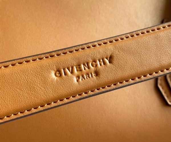 GIVENCHY ANTIGONA SOFT