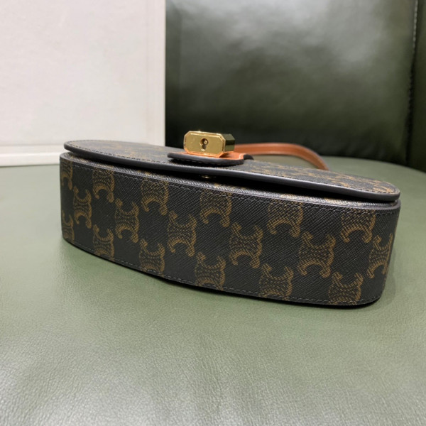 Ce**e clutch on strap