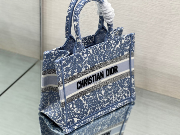 small D*or book tote