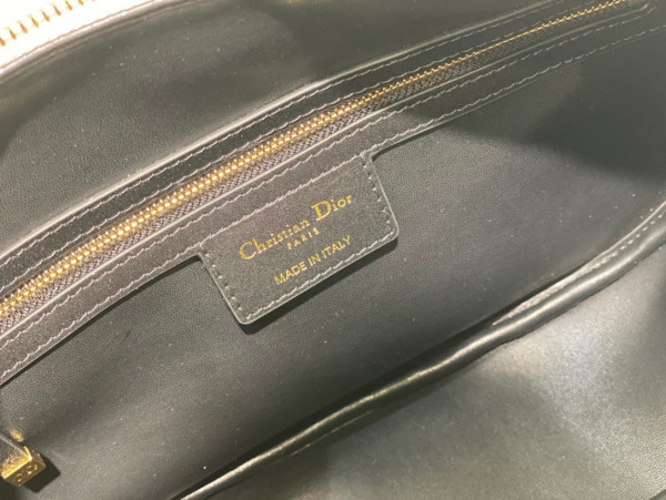 D*or medium vibe hobo bag