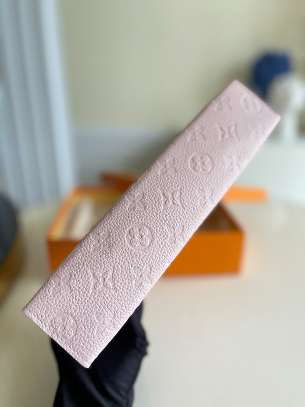 l**is V*t*n pochette voyage