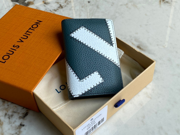 l**is V*t*n pocket organizer