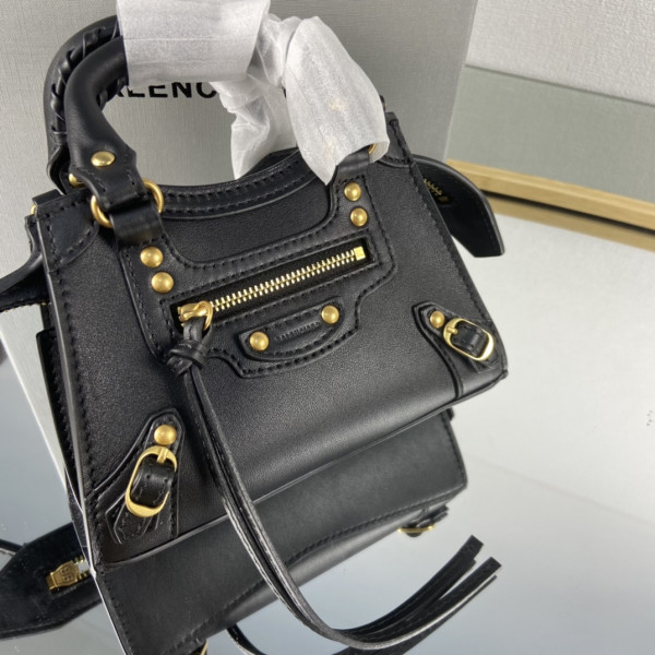 Ba*len*cia*ga neo classic nano top handle bag
