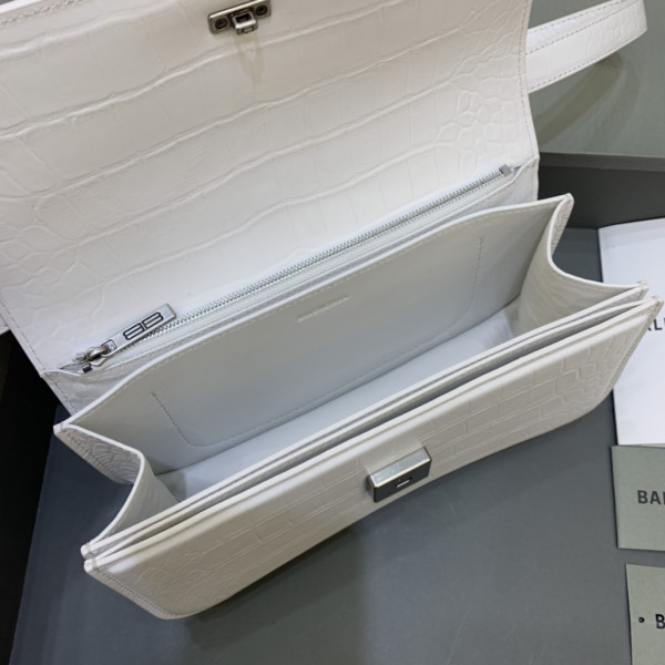 Ba*len*cia*ga women''s gossip