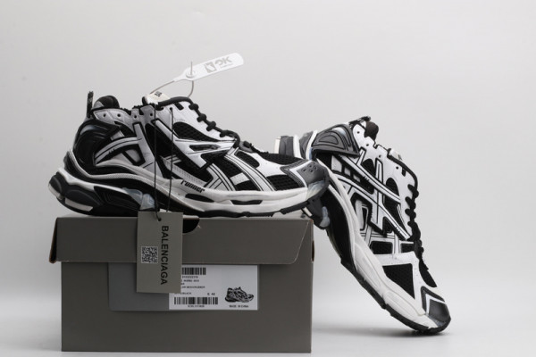 Ba*len*cia*ga runner sneaker
