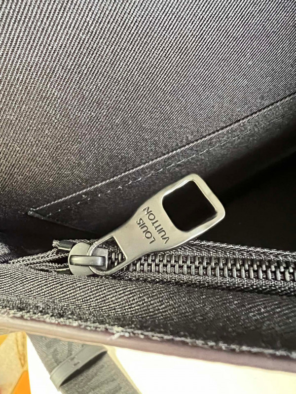 l**is V*t*n s lock briefcase