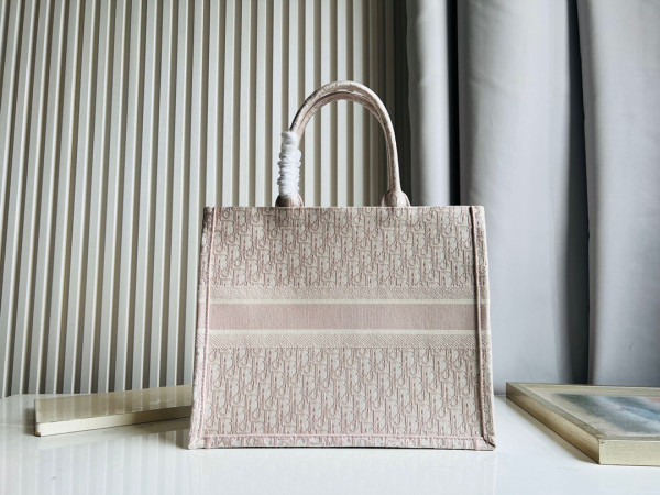 large D*or book tote