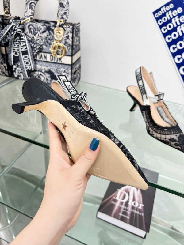 D*or j''aD*or slingback pump