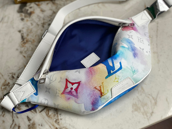 l**is V*t*n discovery bumbag pm