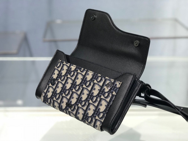 D*or elite shoulder pouch