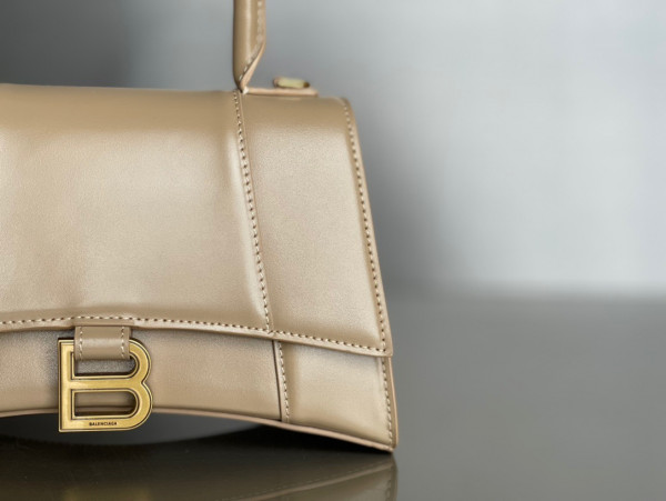 Ba*len*cia*ga hourglass