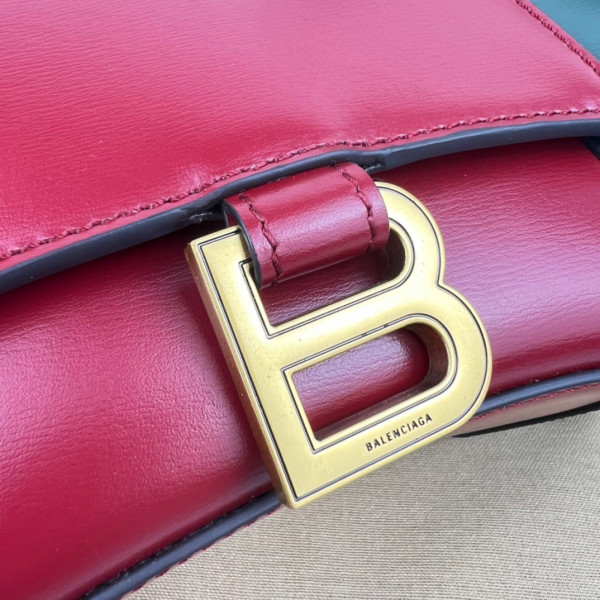 Ba*len*cia*ga hourglass