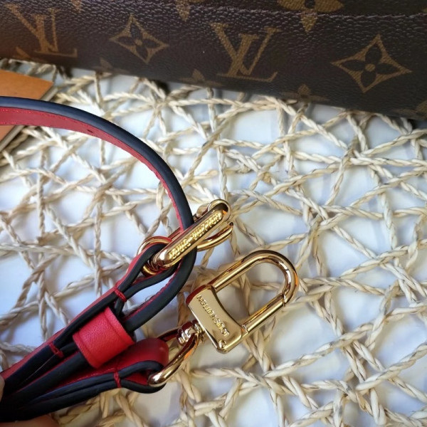 l**is V*t*n flower tote