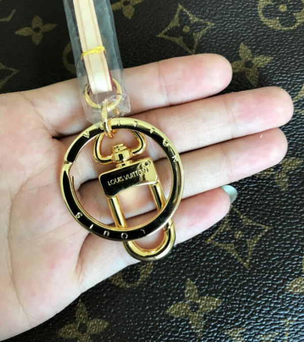 l**is V*t*n artsy bag mm