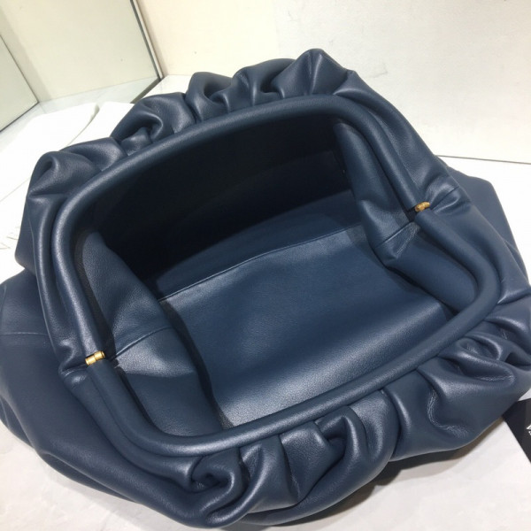 Bo*te*ga ve*ne*ta the pouch