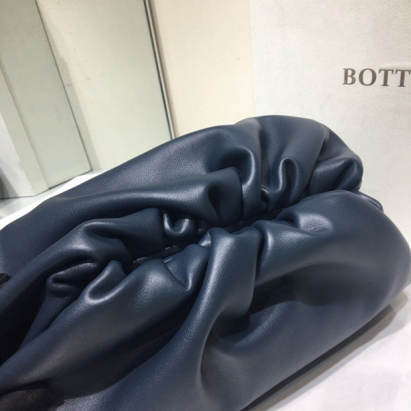 Bo*te*ga ve*ne*ta the pouch