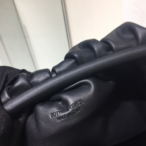 Bo*te*ga ve*ne*ta the pouch