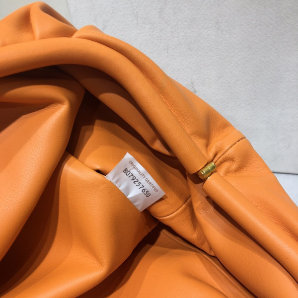 Bo*te*ga ve*ne*ta the pouch